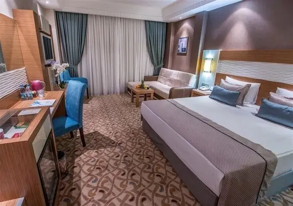 Deluxe Oda (Bahçe ve Havuz Manzaralı)