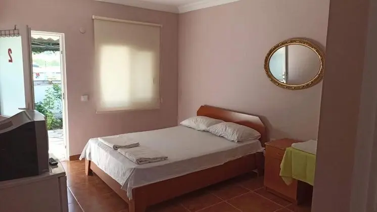 Standart Oda, Bahçe Katı