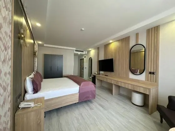 Balayı Suite, Bahçe veya Sokak Manzaralı, Jakuzili (2 Kişilik)