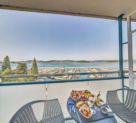 Superior Tek Büyük Yataklı Oda, Balkon (Sea View)