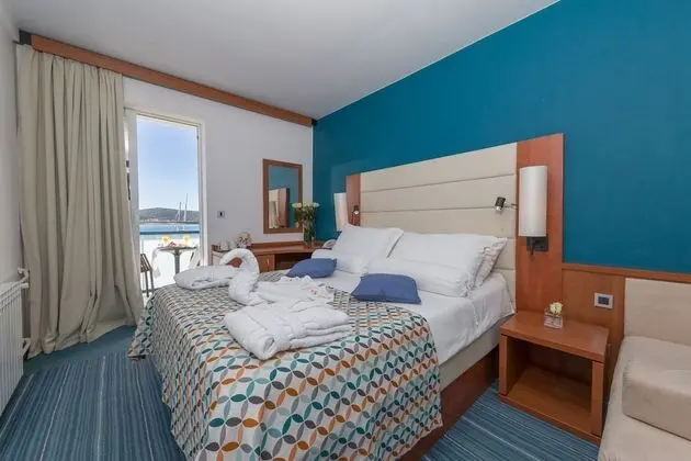 Superior Tek Büyük Yataklı Oda, Balkon (Sea View)
