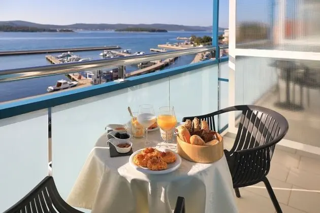 Superior Tek Büyük Yataklı Oda, Balkon (Sea View)