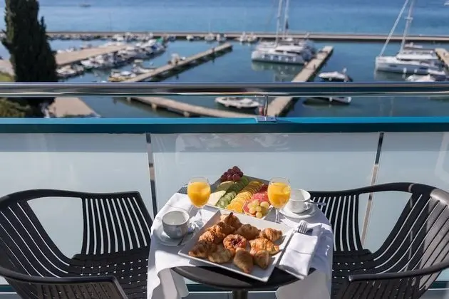 Superior Tek Büyük Yataklı Oda, Balkon (Sea View)