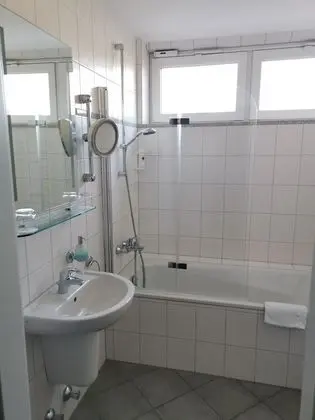 Üç Kişilik Oda