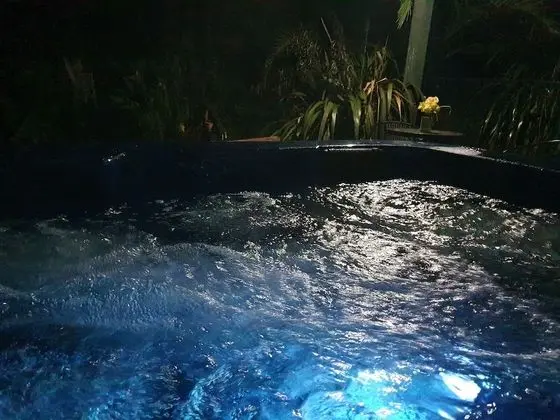 Superior Tek Büyük Yataklı Oda (Water Room)