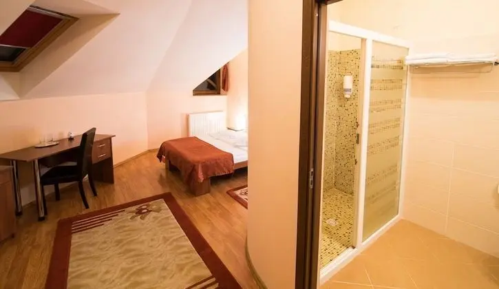 Basic Tek Büyük Yataklı Oda