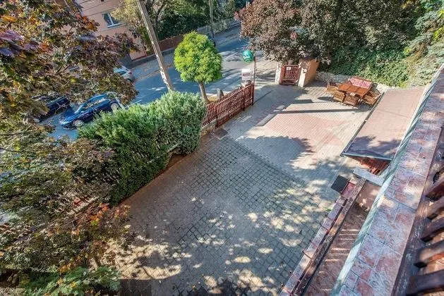 Üç Kişilik Oda