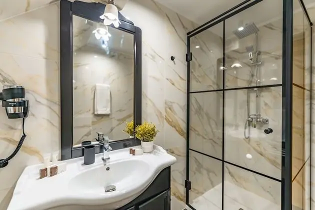 Superior Tek Büyük veya İki Ayrı Yataklı Oda