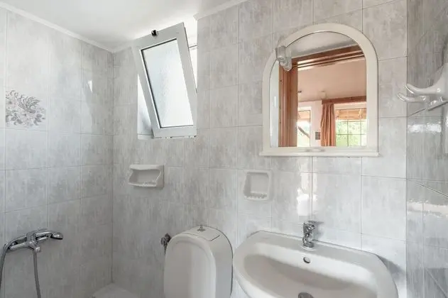 Stüdyo, Bahçe Manzaralı
