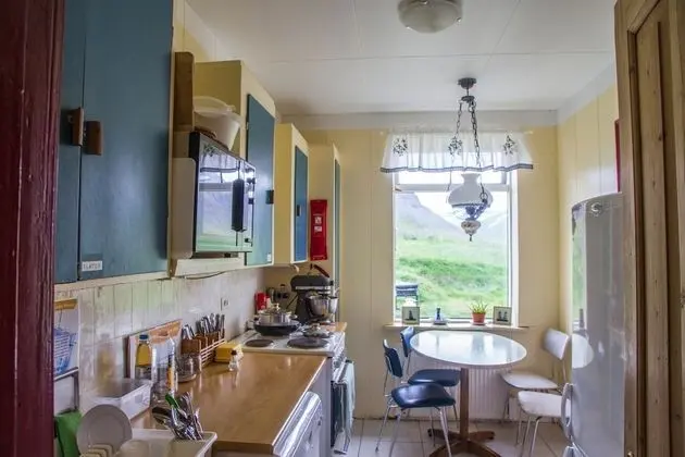 İki Ayrı Yataklı Oda, Ortak Banyo