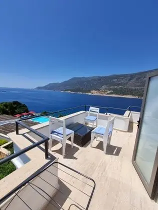 Aile Odası, Deniz Manzaralı, Balkonlu