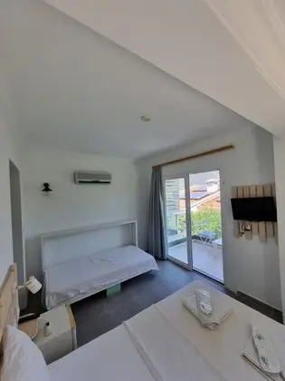 Triple, Kısmi Deniz Manzaralı, Balkonlu