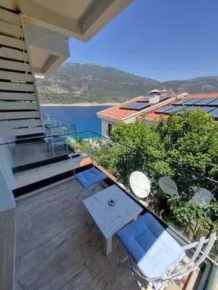 Triple, Kısmi Deniz Manzaralı, Balkonlu