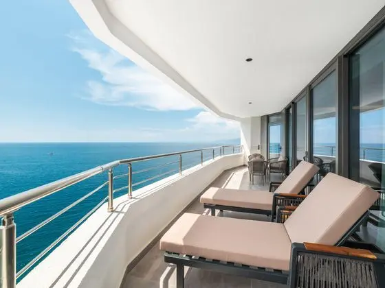 https://images.etstur.com/imgproxy/resize/2560x1440/files/images/hotelImages/etsrooms/282/Korumar_Hotel_De_Luxe_20260707111957_0.jpg