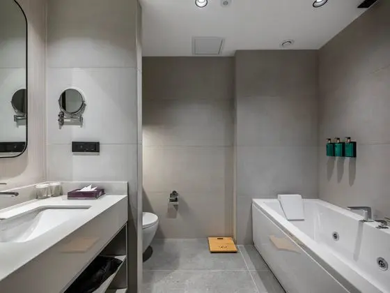 https://images.etstur.com/imgproxy/resize/2560x1440/files/images/hotelImages/etsrooms/282/Korumar_Hotel_De_Luxe_20260707111959_2.jpg