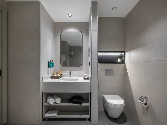 https://images.etstur.com/imgproxy/resize/2560x1440/files/images/hotelImages/etsrooms/282/Korumar_Hotel_De_Luxe_20260707112000_3.jpg