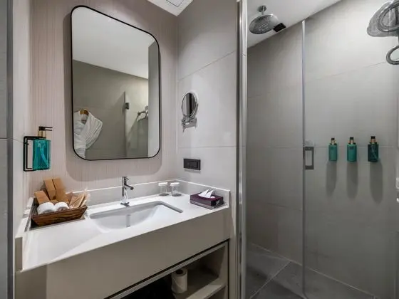 https://images.etstur.com/imgproxy/resize/2560x1440/files/images/hotelImages/etsrooms/282/Korumar_Hotel_De_Luxe_20260707112046_1.jpg