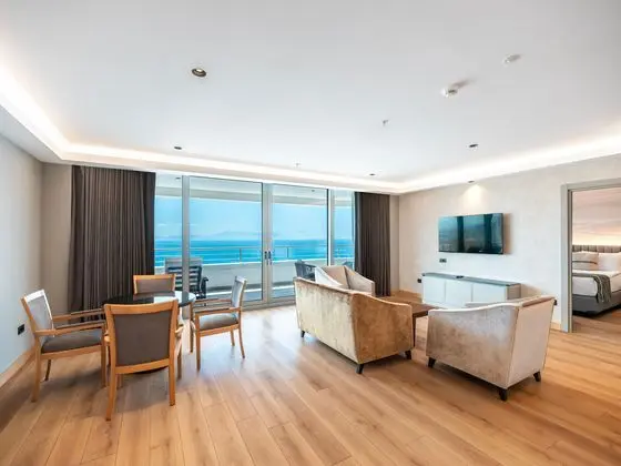 https://images.etstur.com/imgproxy/resize/2560x1440/files/images/hotelImages/etsrooms/282/Korumar_Hotel_De_Luxe_20260707112047_2.jpg
