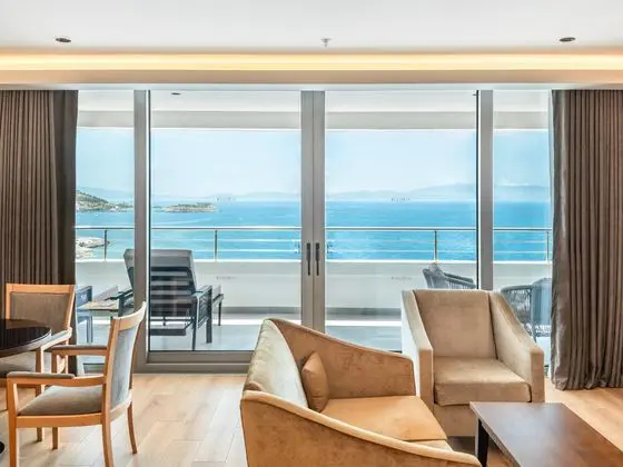 https://images.etstur.com/imgproxy/resize/2560x1440/files/images/hotelImages/etsrooms/282/Korumar_Hotel_De_Luxe_20260707112049_3.jpg
