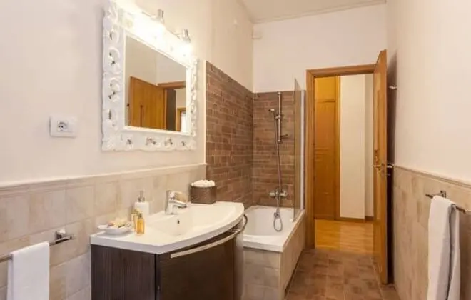 Dört Kişilik Oda, Ortak Banyo