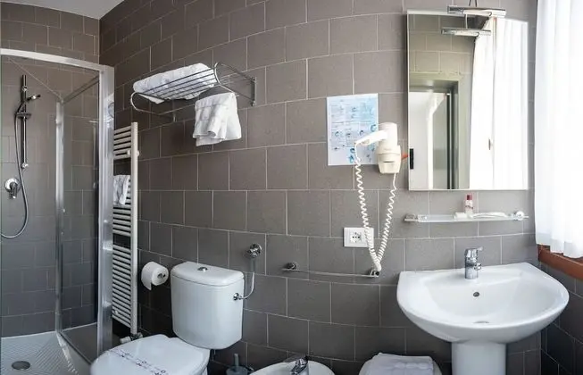 Superior Tek Büyük Yataklı Oda, Kanal Manzaralı