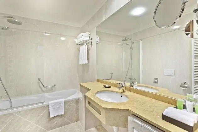 Deluxe Room in Pesach Package