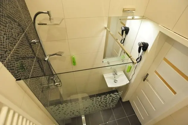 Oda, 1 En Büyük (King) Boy Yatak, Özel Banyo
