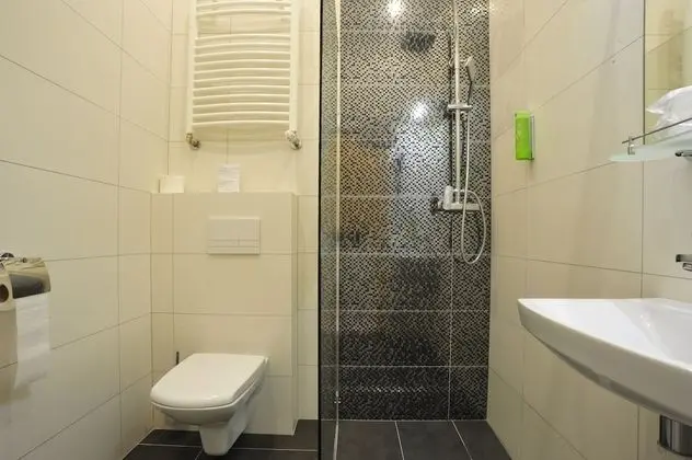 Oda, 1 En Büyük (King) Boy Yatak, Özel Banyo