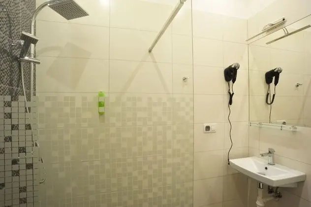 Oda, 1 En Büyük (King) Boy Yatak, Özel Banyo
