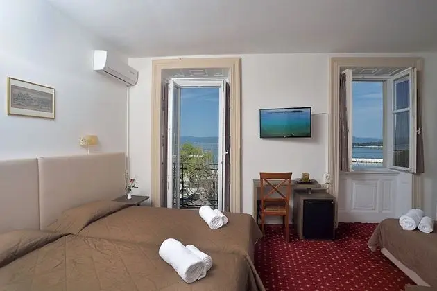 Üç Kişilik Oda, Deniz Manzaralı