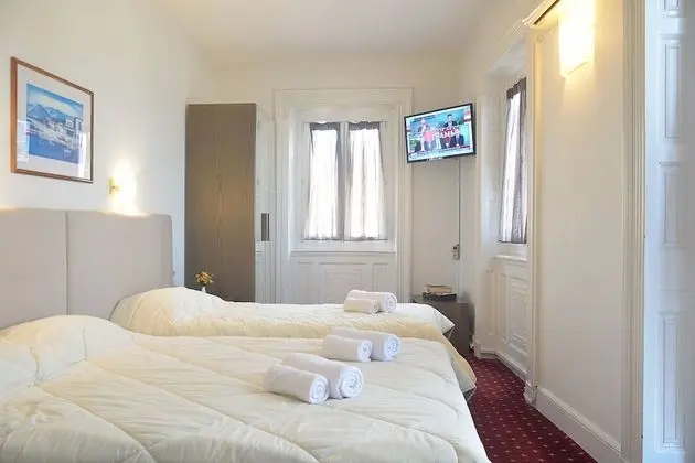 Üç Kişilik Oda, Deniz Manzaralı