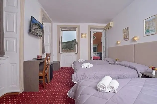 Üç Kişilik Oda, Kısmi Deniz Manzaralı