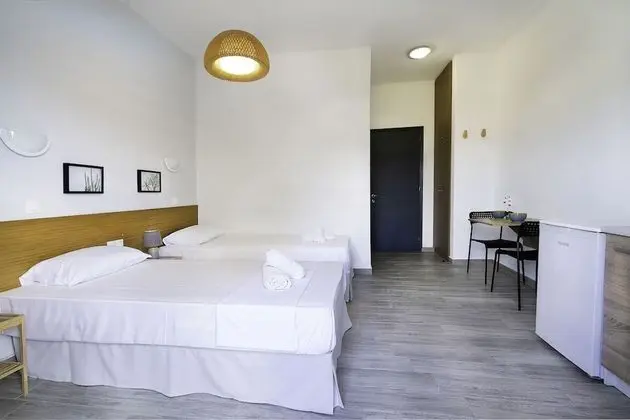 Basic Tek Büyük veya İki Ayrı Yataklı Oda, Kısmi Deniz Manzaralı