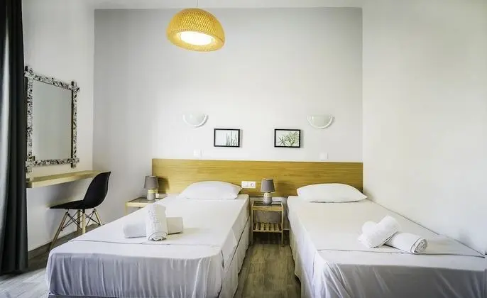 Basic Tek Büyük veya İki Ayrı Yataklı Oda, Kısmi Deniz Manzaralı