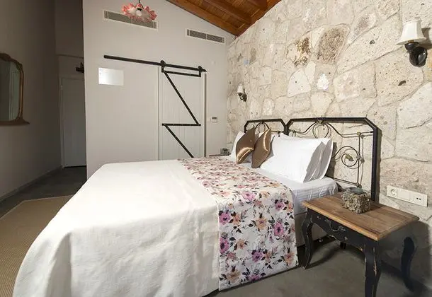 Çift Kişilik, Bahçe Manzaralı