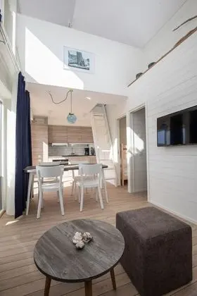 Standard Süit, Zemin Kat