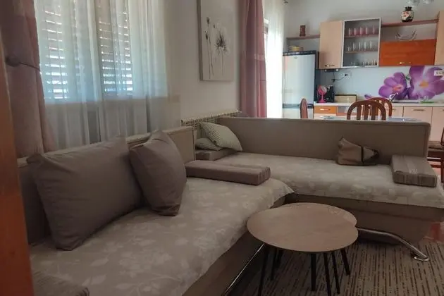 Family Apart Daire, 1 En Büyük (King) Boy Yatak ve Çekyat (Kostrena Apartment Maja Few Mt From)