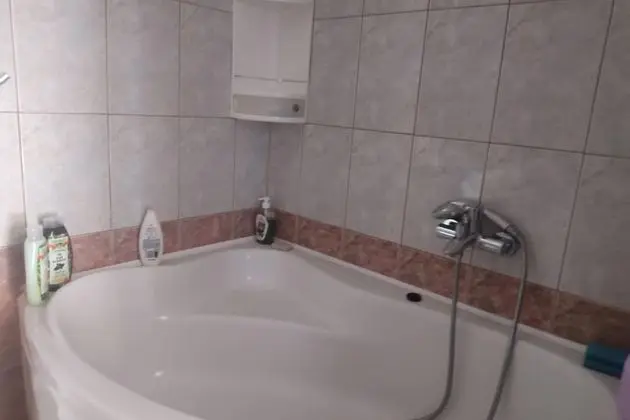 Family Apart Daire, 1 En Büyük (King) Boy Yatak ve Çekyat (Kostrena Apartment Maja Few Mt From)