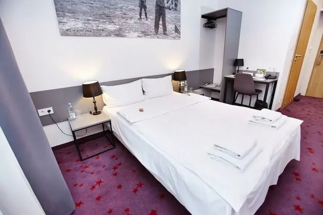 Tek Büyük Yataklı Oda, 1 Çift Kişilik Yatak