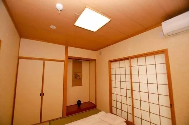 Ev (Private Vacation)