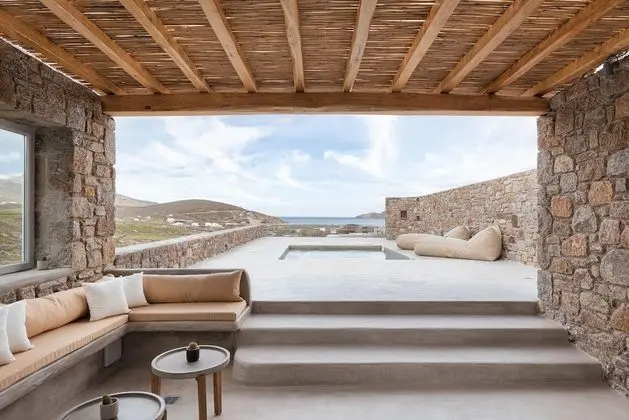 Koumi Suite Jetted Tub and Sea View