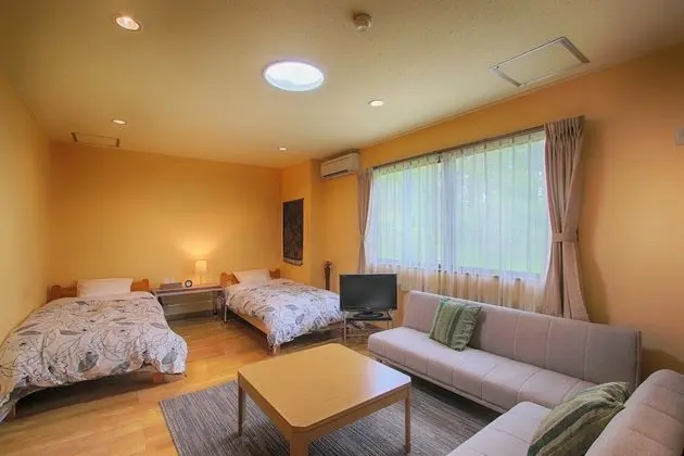 İki Ayrı Yataklı Oda, Ortak Banyo (with Sofa Bed)
