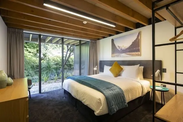 3 Bedrooms with 3 Bathrooms (3)
