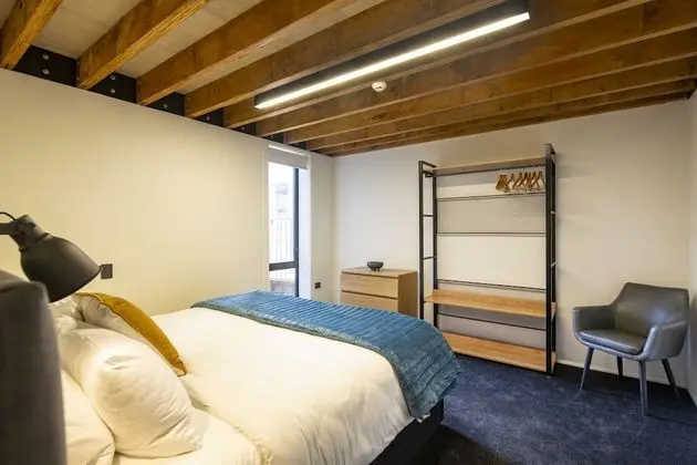 3 Bedrooms with 3 Bathrooms (3)
