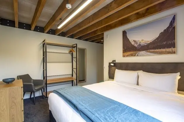 3 Bedrooms with 3 Bathrooms (3)