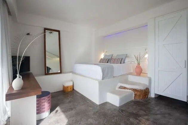 Executive Suite with Outdoor Jacuzzi