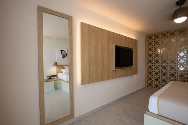 Executive Suite with Outdoor Jacuzzi
