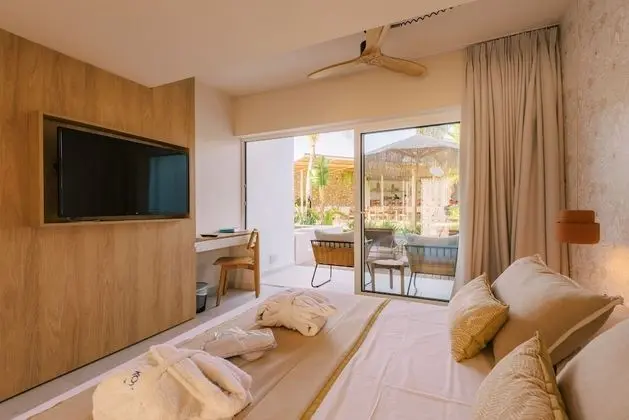 Executive Suite with Outdoor Jacuzzi