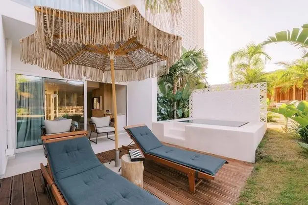 Executive Suite with Outdoor Jacuzzi