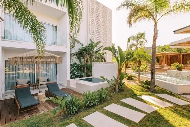 Executive Suite with Outdoor Jacuzzi
